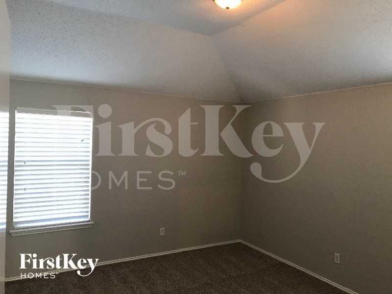 Building Photo - 4817 Palm Ridge Dr