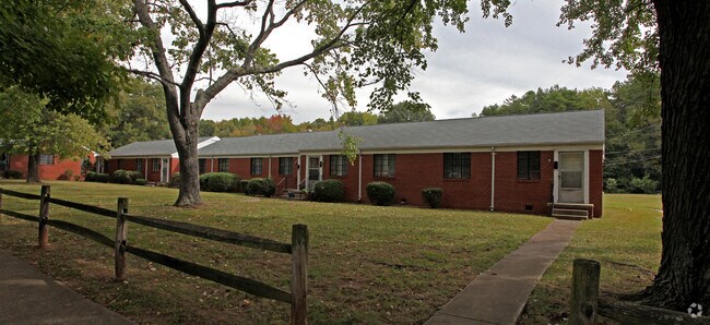 Building Photo - 2101-2129 Weyland Ave