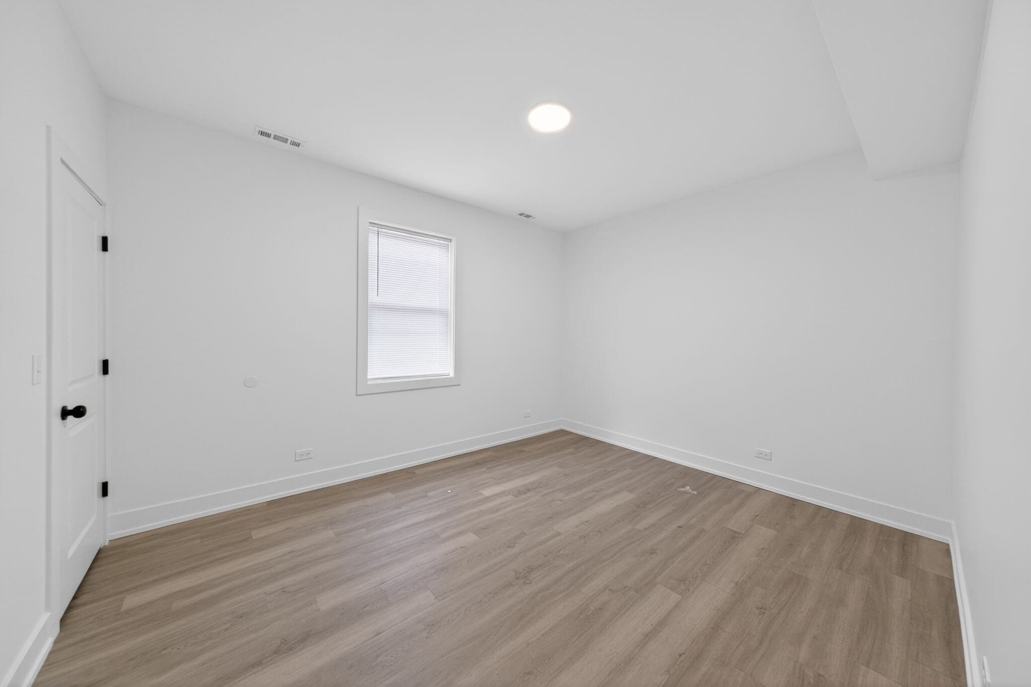 Building Photo - 328 N Lockwood Ave