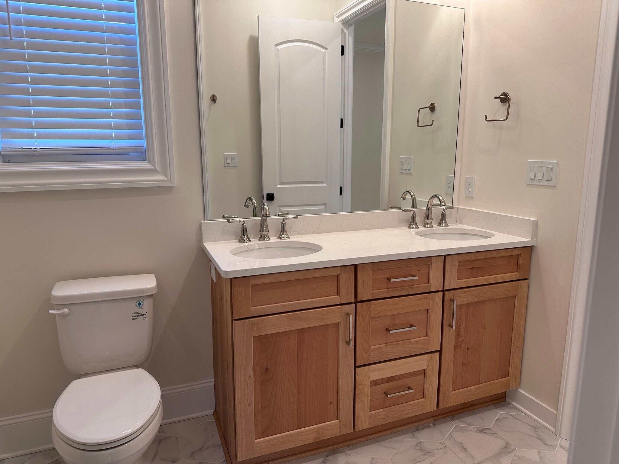 Building Photo - 226 McCowat St