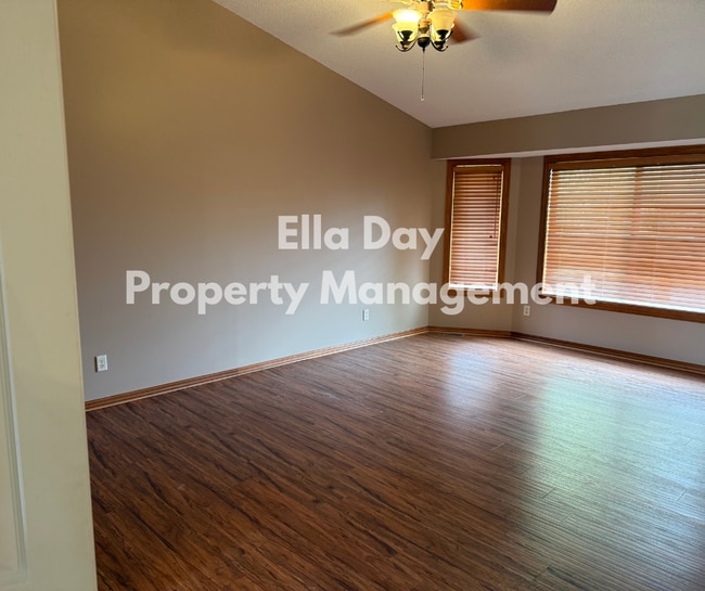 Building Photo - 3025 Triple Creek Dr