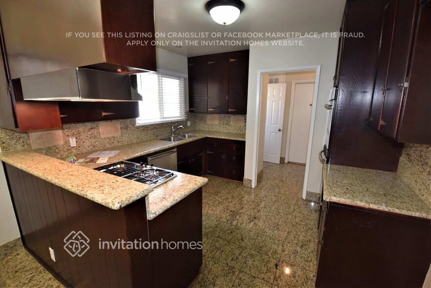 Building Photo - 10609 S 7th Ave