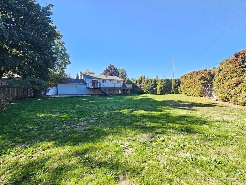 Building Photo - 1721 E 58th Ave