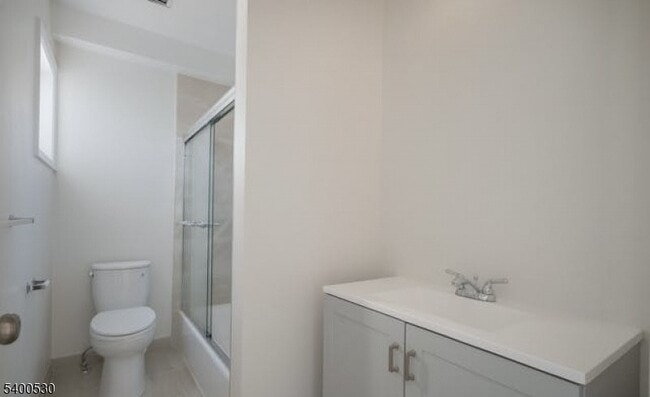 Building Photo - 16 Olyphant Pl