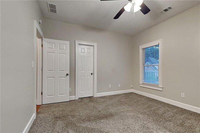 Building Photo - 601 Peach Pl