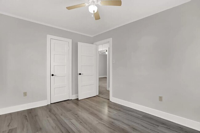 Building Photo - 3088 Manhattan Ave