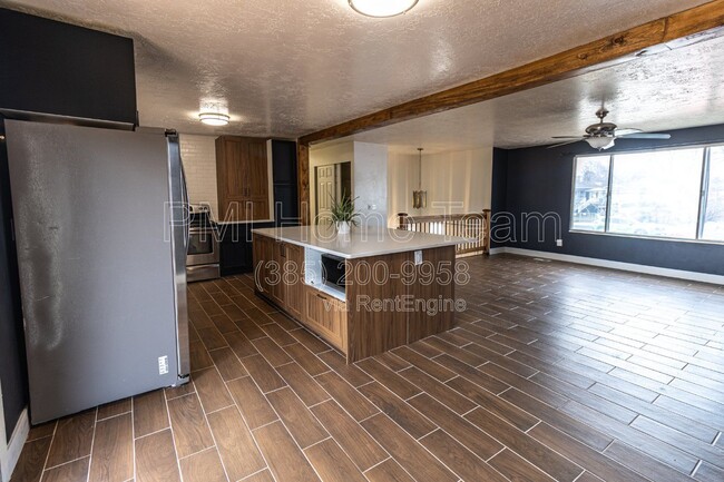 Building Photo - 1312 Roger Cir