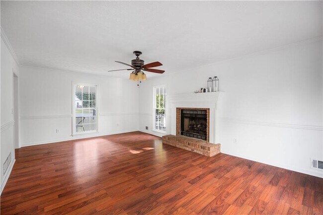 Building Photo - 328 Deerwood Dr