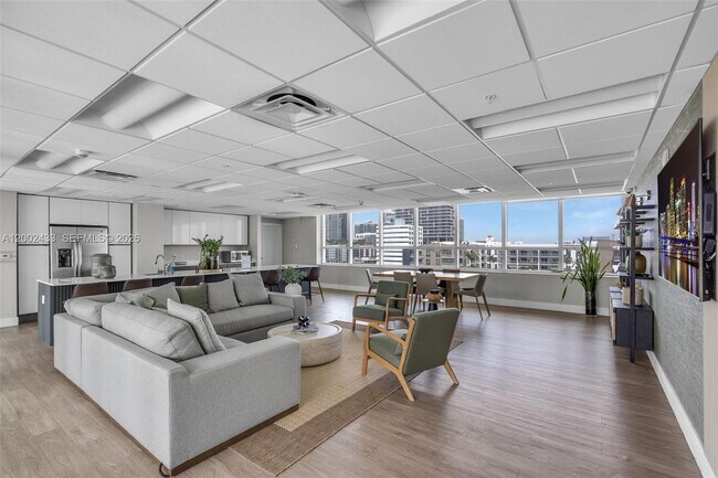 Building Photo - 321 NE 26th St