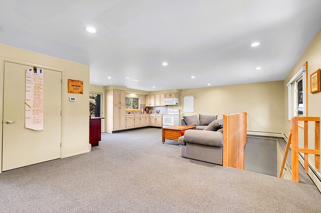 Building Photo - 27927 Circle Dr