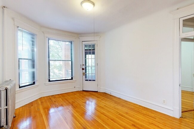 Floorplan - 5405-5407 S. Woodlawn Avenue