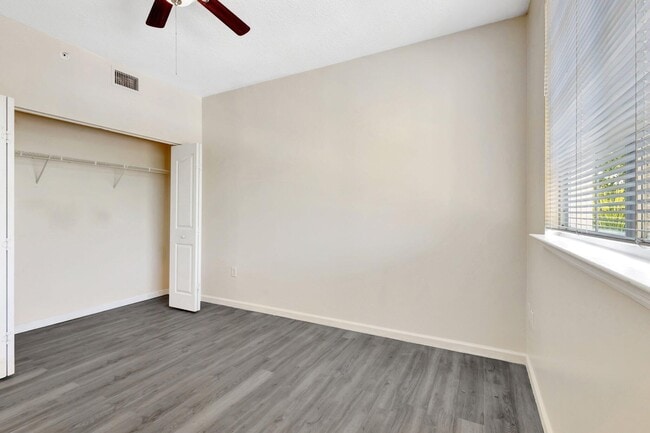 Building Photo - 9833 Baywinds Blvd