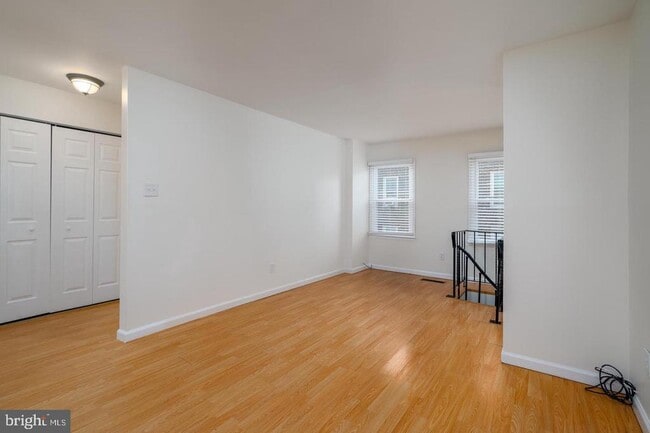 Building Photo - 830 S Howard St