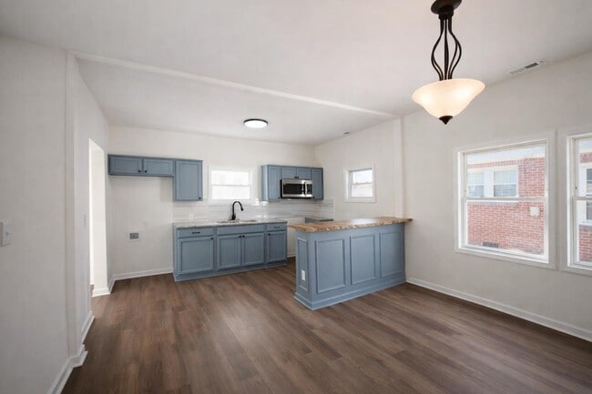 Building Photo - 4313 Wallace St