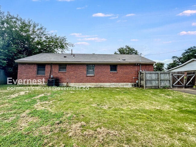 Building Photo - 3199 Brookmeade St
