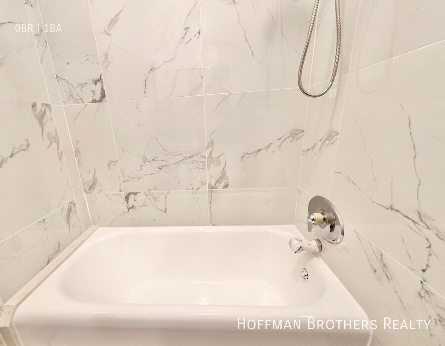 Building Photo - 800 N Las Palmas Ave