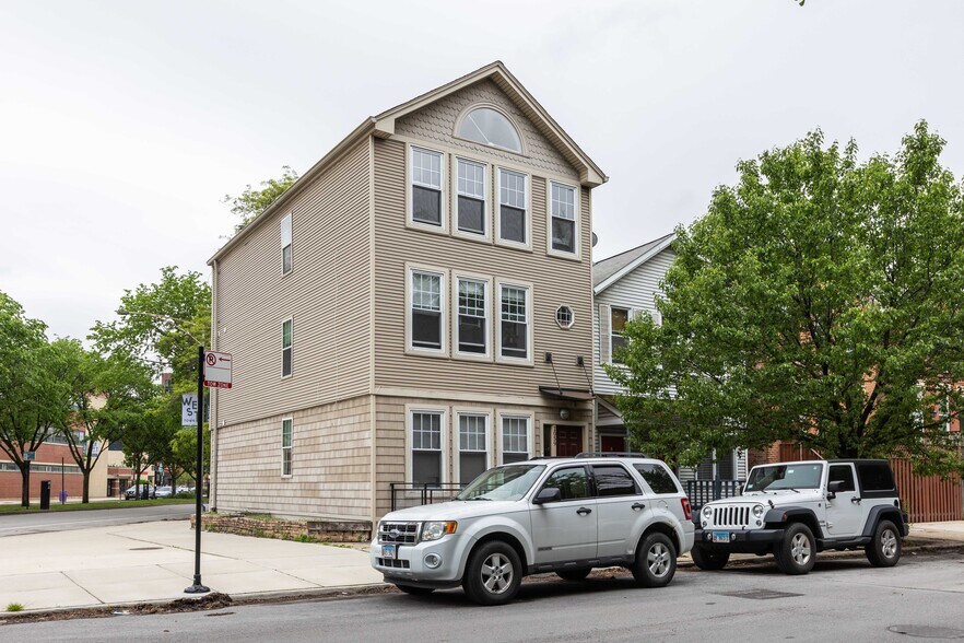 Building Photo - 1059 W Fry St