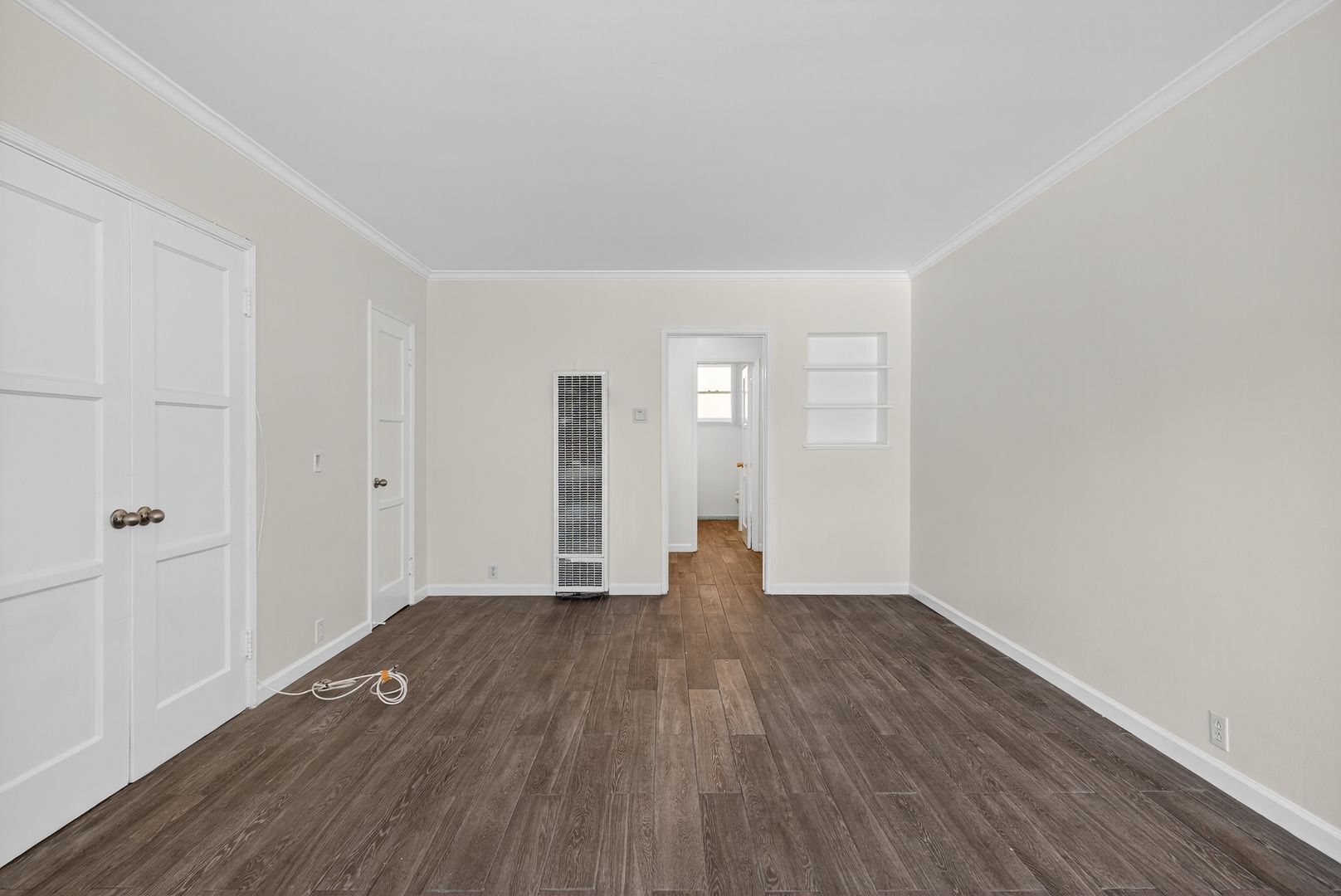 Building Photo - 4141-4147 S Bronson Avenue
