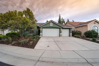 Building Photo - Beautiful 4-Bedroom Roseville Home with New Carpet & 3-Car Garage!