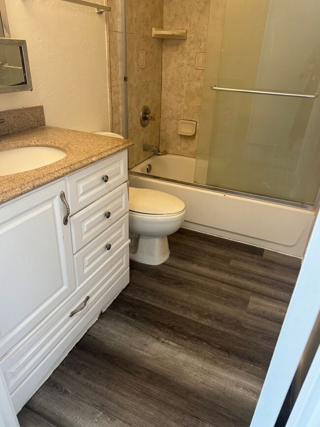 Building Photo - Partly Furnished 2 bedroom 1 bath