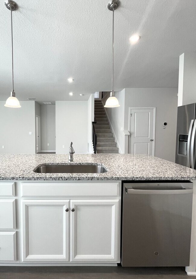 Building Photo - Move In June 16th! Brand New Construction ...