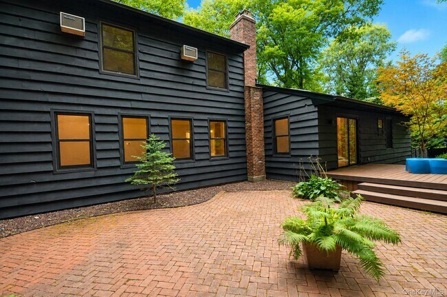 Building Photo - 111 Fleets Cove Rd