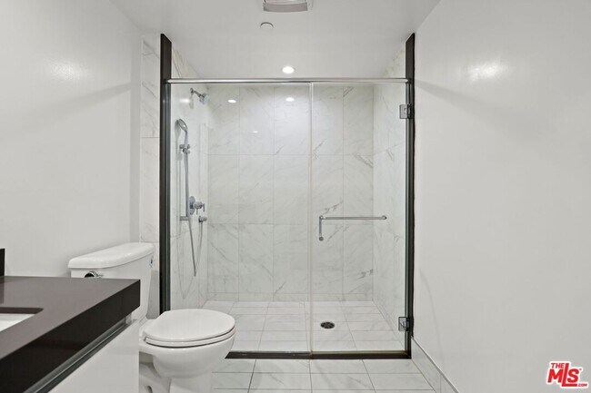 Building Photo - 838 N Hudson Ave