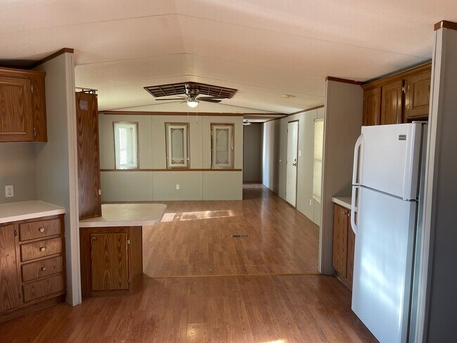 Building Photo - 10 Village Green Ct