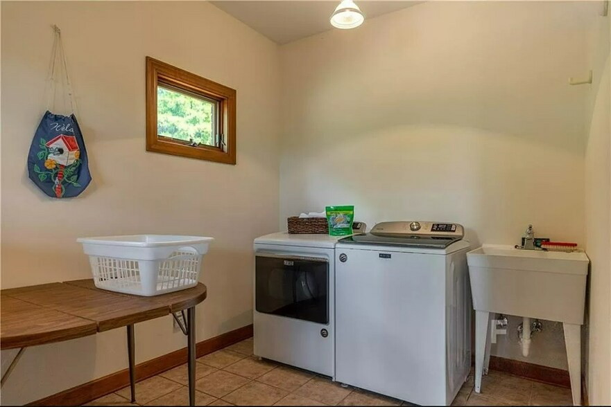 Laundry Room - 104 Woodsway Ct