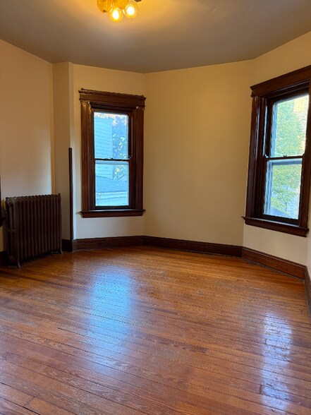 Building Photo - 329 Taylor Ave