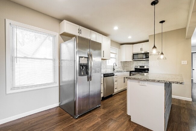 Building Photo - 5362 Montezuma Dr