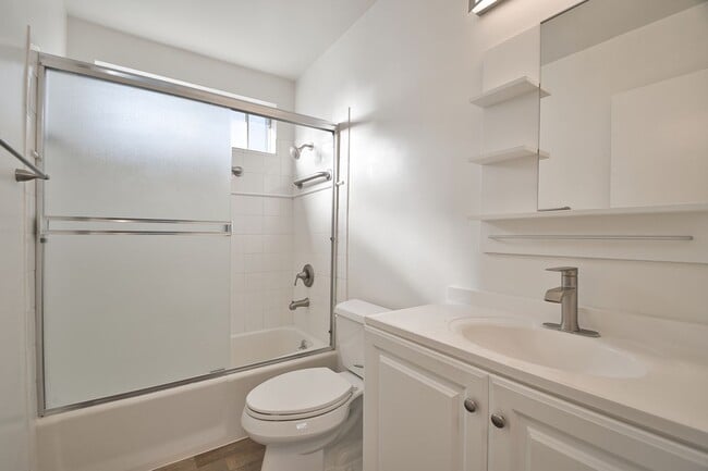 Building Photo - Remodeled 1 bedroom apartment with Beautiful Views of Downtown LA and Surrounding Mountains