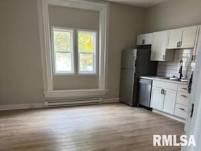 Building Photo - 500 S Douglas Ave