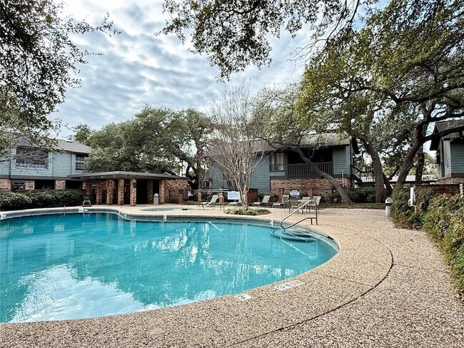 Building Photo - 7122 Wood Hollow Dr