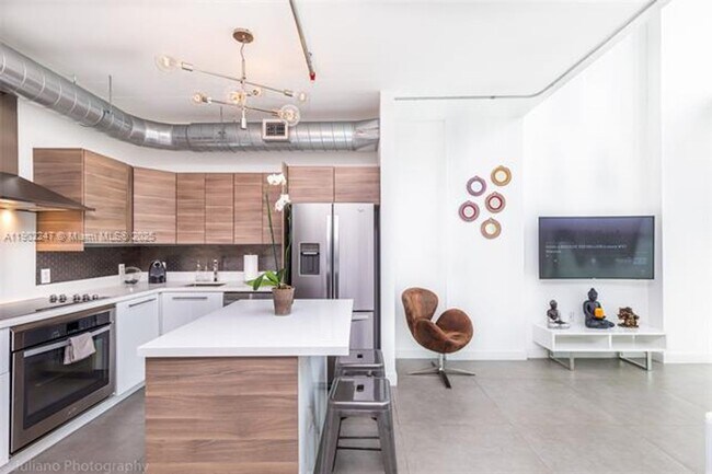 Building Photo - 690 SW 1st Ct