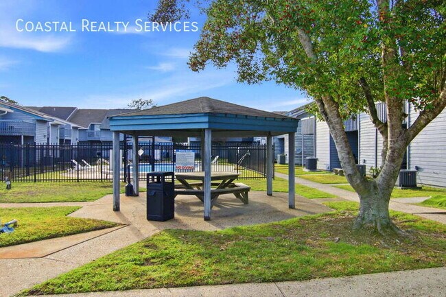 Building Photo - 1325 Greendale Ave