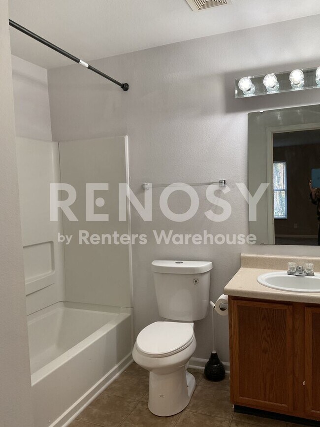 Building Photo - Beautifully remodeled 3-bed, 2.5-bath home