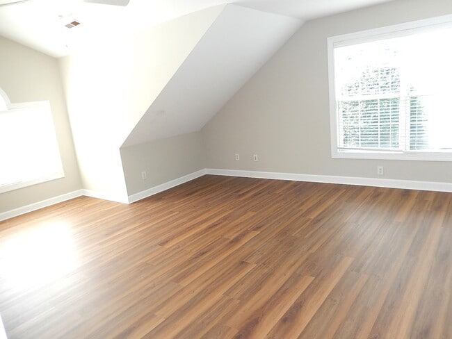 Building Photo - 10612 River Forest Dr