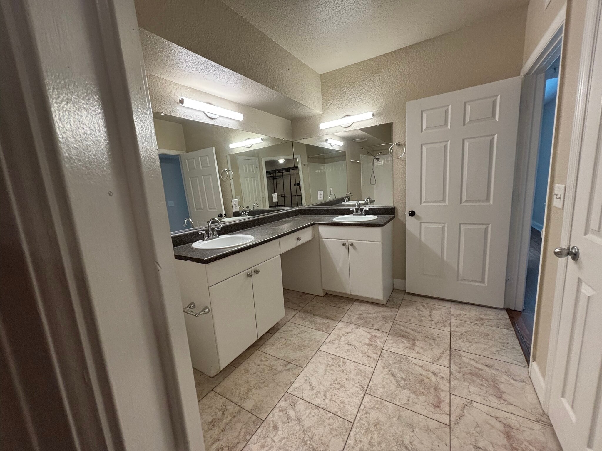 Building Photo - 206 E South St