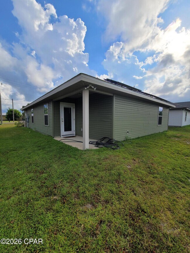 Building Photo - 3326 10 Acre Rd
