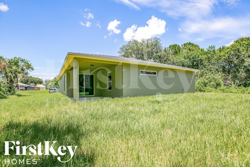 Building Photo - 1148 SW Ackard Ave