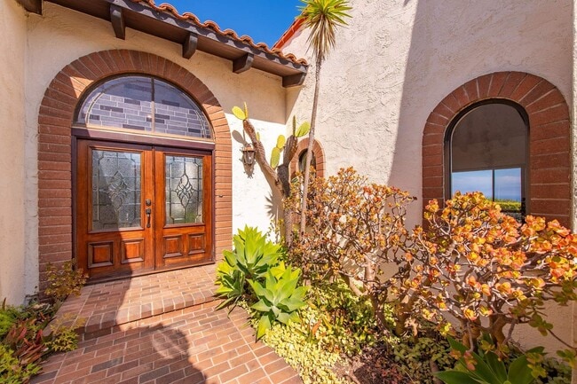 Building Photo - 3636 Malibu Country Dr