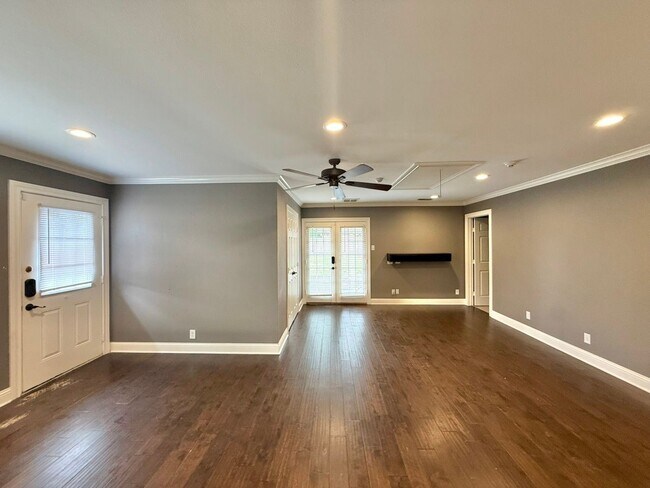 Building Photo - Available Now! Spacious 4 Bed/3 Bath Home in Tyler! Hot Tub!