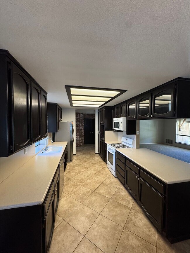 Building Photo - 3-Bedroom Home on Spacious Property in a Great Nipomo Location