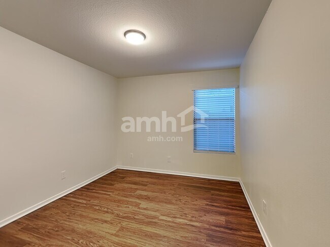 Building Photo - 2202 E Arabian Dr