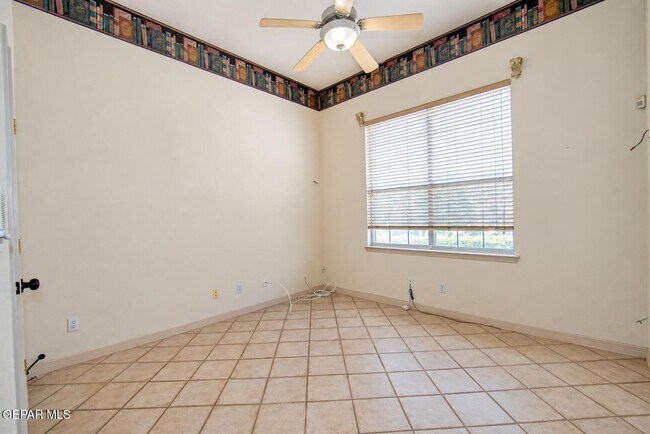 Building Photo - 6520 Grand Ridge Dr