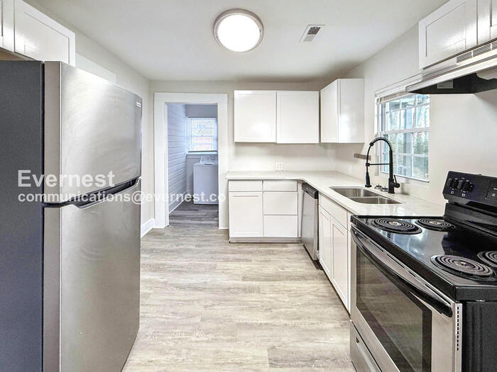 Building Photo - 745 82nd Pl S