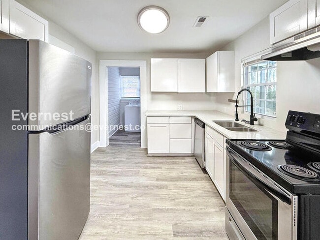 Building Photo - 745 82nd Pl S