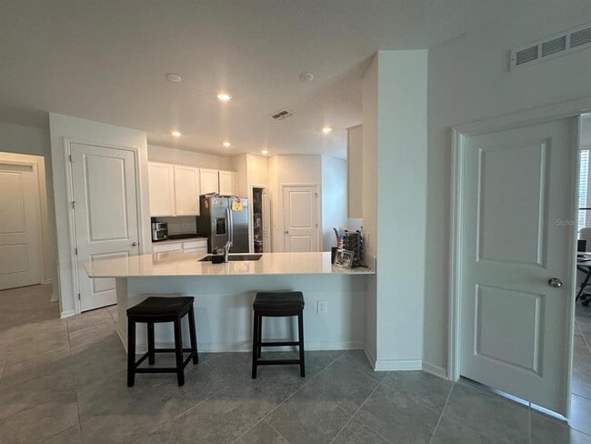 Building Photo - 2075 Punch Bowl Ave