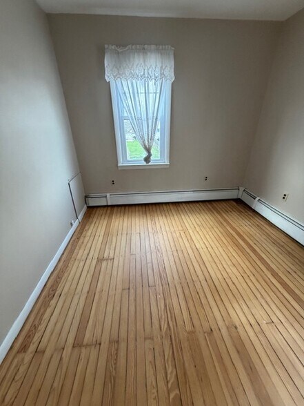 Building Photo - 58 Amherst Ave